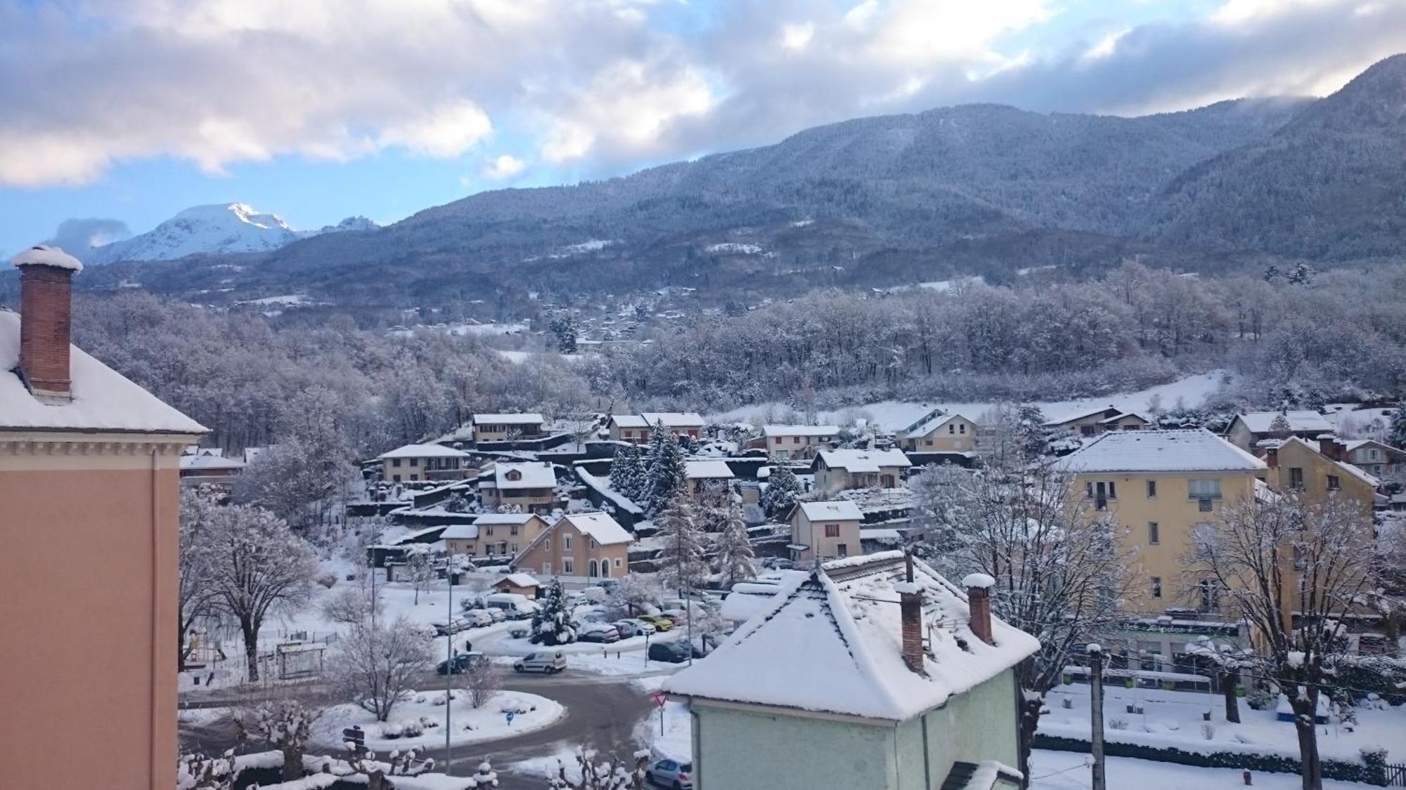 Le T2 Douillet D'Uriage - Residence Le Louvre - Cure Thermale Uriage- Proche Chamrousse - Jusqu'A 3 Personnes - Region Agreable En Toute Saison Vaulnaveys-le-Haut ภายนอก รูปภาพ